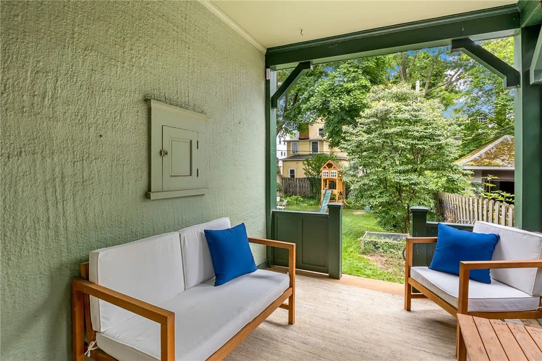 160 Brunswick Street, Rochester, New York 14607, Rochester, New York 14607, 5 Bedrooms Bedrooms, 10 Rooms Rooms,3 BathroomsBathrooms,Residential,For Sale,160 Brunswick Street, Rochester, New York 14607,R1618637