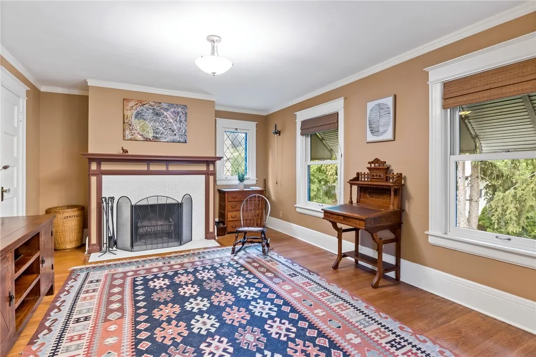 160 Brunswick Street, Rochester, New York 14607, Rochester, New York 14607, 5 Bedrooms Bedrooms, 10 Rooms Rooms,3 BathroomsBathrooms,Residential,For Sale,160 Brunswick Street, Rochester, New York 14607,R1618637