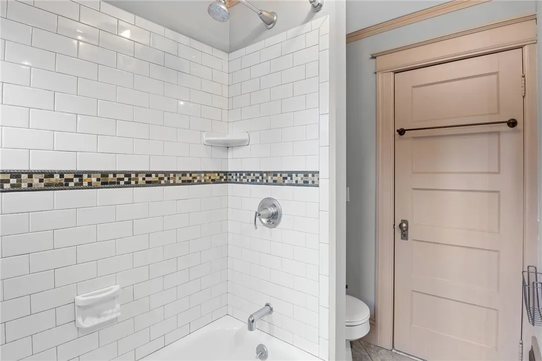 160 Brunswick Street, Rochester, New York 14607, Rochester, New York 14607, 5 Bedrooms Bedrooms, 10 Rooms Rooms,3 BathroomsBathrooms,Residential,For Sale,160 Brunswick Street, Rochester, New York 14607,R1618637