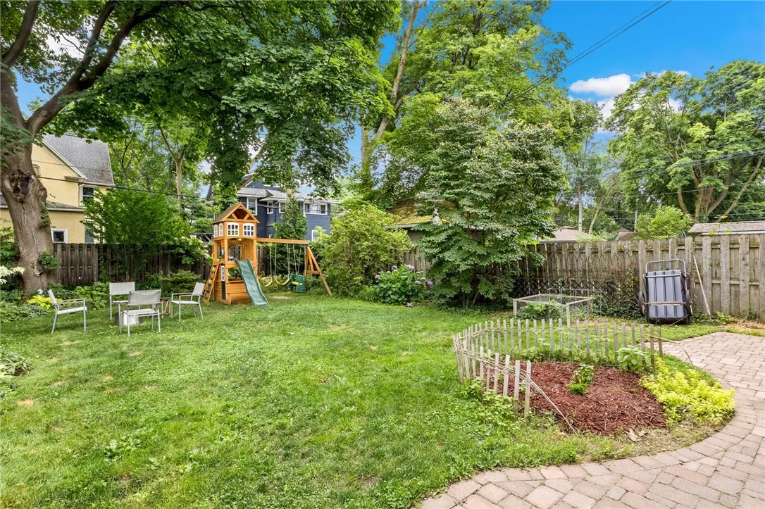 160 Brunswick Street, Rochester, New York 14607, Rochester, New York 14607, 5 Bedrooms Bedrooms, 10 Rooms Rooms,3 BathroomsBathrooms,Residential,For Sale,160 Brunswick Street, Rochester, New York 14607,R1618637