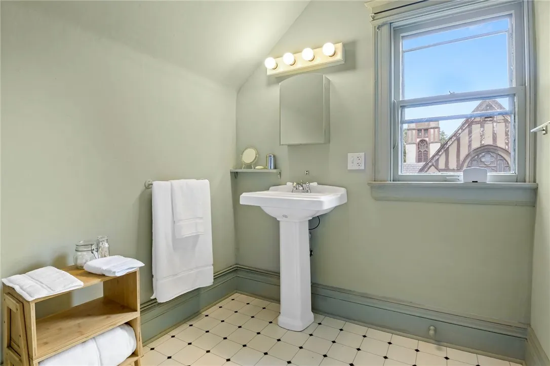 160 Brunswick Street, Rochester, New York 14607, Rochester, New York 14607, 5 Bedrooms Bedrooms, 10 Rooms Rooms,3 BathroomsBathrooms,Residential,For Sale,160 Brunswick Street, Rochester, New York 14607,R1618637