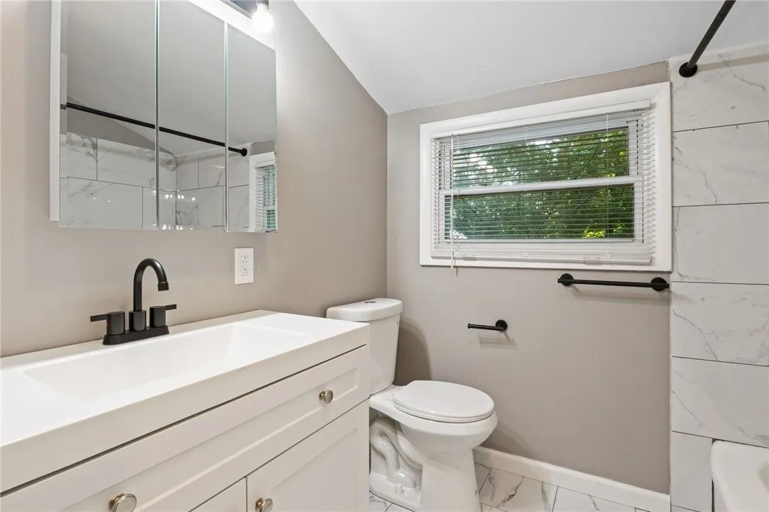 Full bath 2nd floor
