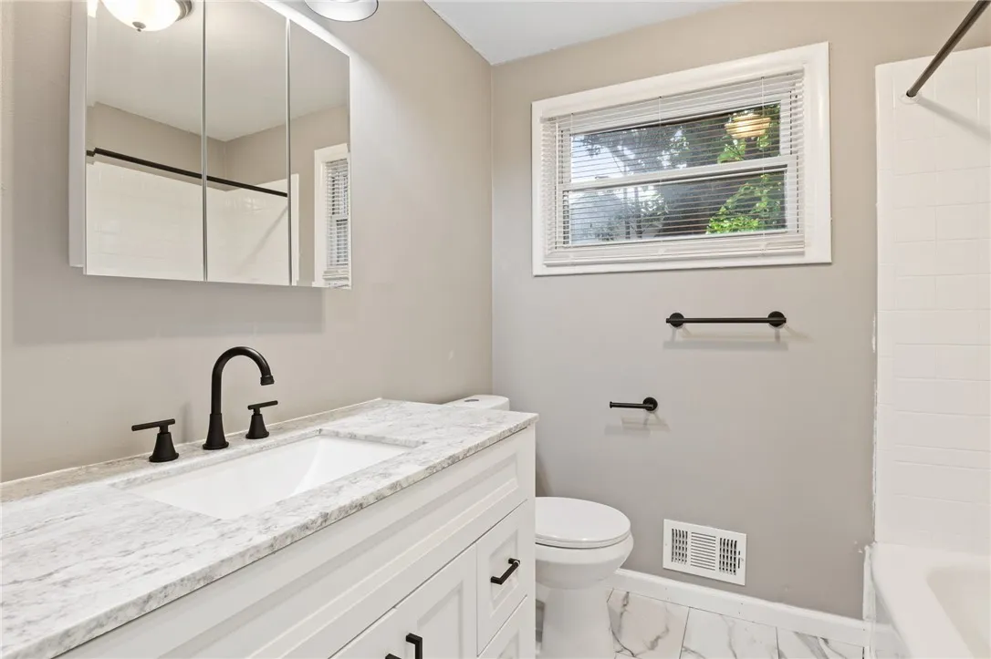 Full bath 1st floor