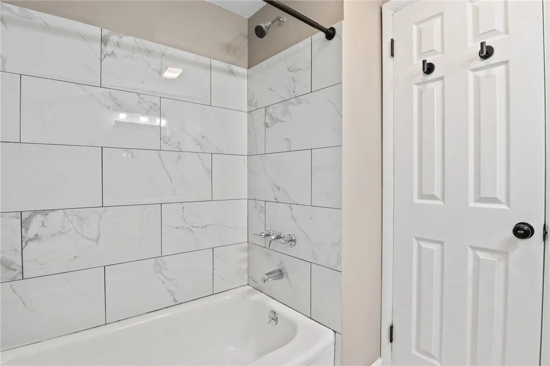 Full bath 2nd floor