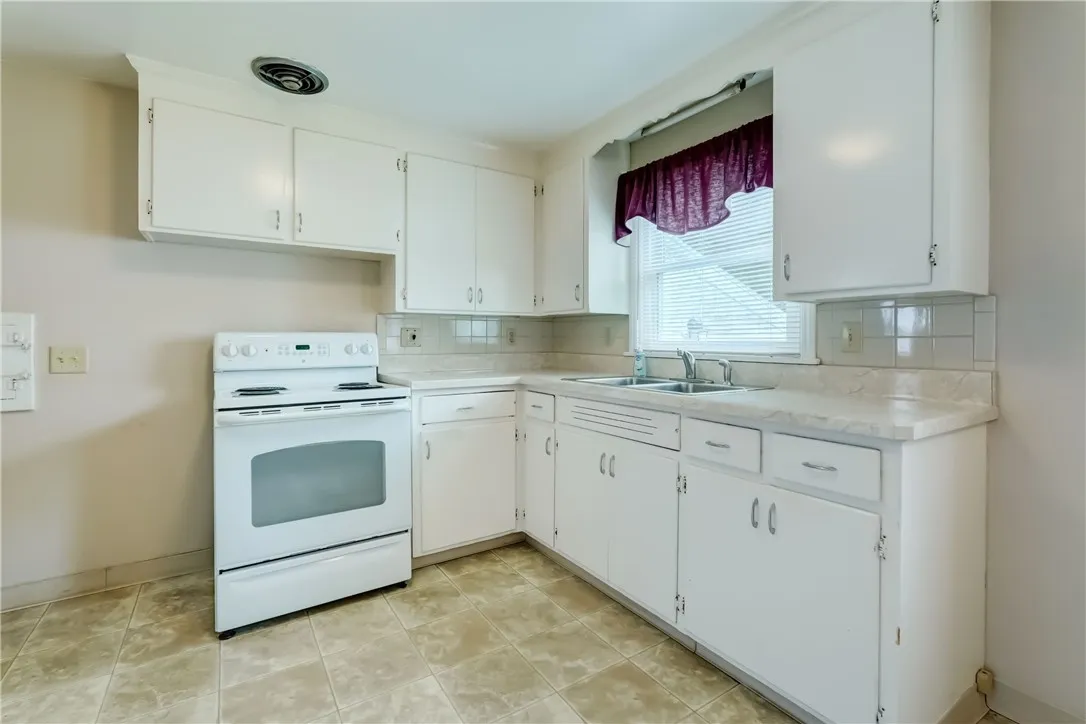 3201 Elmwood Avenue, Brighton, New York 14618, Brighton, New York 14618, 3 Bedrooms Bedrooms, 7 Rooms Rooms,1 BathroomBathrooms,Residential,For Sale,3201 Elmwood Avenue, Brighton, New York 14618,R1621311