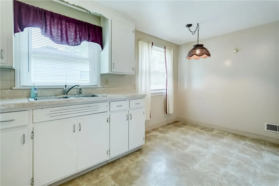 3201 Elmwood Avenue, Brighton, New York 14618, Brighton, New York 14618, 3 Bedrooms Bedrooms, 7 Rooms Rooms,1 BathroomBathrooms,Residential,For Sale,3201 Elmwood Avenue, Brighton, New York 14618,R1621311