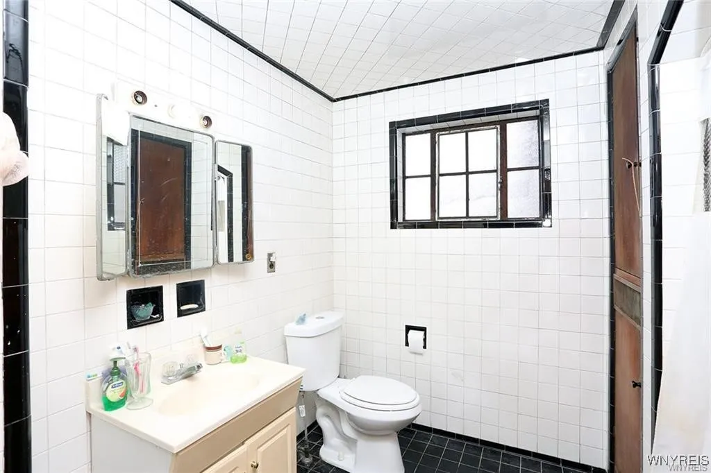 2300 Main Street, Buffalo, New York 14214, Buffalo, New York 14214, 4 Bedrooms Bedrooms, ,2 BathroomsBathrooms,Residential,Closed,2300 Main Street, Buffalo, New York 14214,0,B1621133