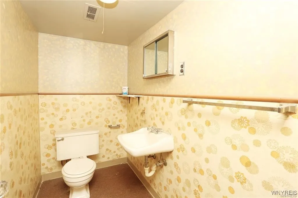 2300 Main Street, Buffalo, New York 14214, Buffalo, New York 14214, 4 Bedrooms Bedrooms, ,2 BathroomsBathrooms,Residential,Closed,2300 Main Street, Buffalo, New York 14214,0,B1621133