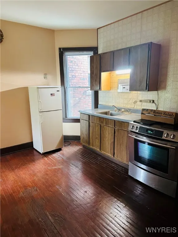 2300 Main Street, Buffalo, New York 14214, Buffalo, New York 14214, 4 Bedrooms Bedrooms, ,2 BathroomsBathrooms,Residential,For Sale,2300 Main Street, Buffalo, New York 14214,B1621133