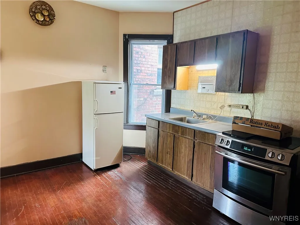 2300 Main Street, Buffalo, New York 14214, Buffalo, New York 14214, 4 Bedrooms Bedrooms, 8 Rooms Rooms,3 BathroomsBathrooms,Residential,For Sale,2300 Main Street, Buffalo, New York 14214,B1621131