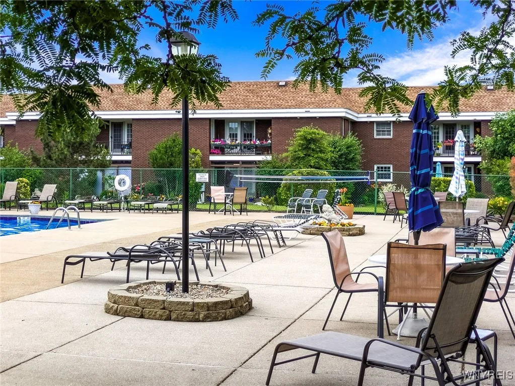 135 Charter Oaks Drive 1, Amherst, New York 14228, Amherst, New York 14228, 1 Bedroom Bedrooms, 4 Rooms Rooms,1 BathroomBathrooms,Residential,For Sale,135 Charter Oaks Drive 1, Amherst, New York 14228,B1619368