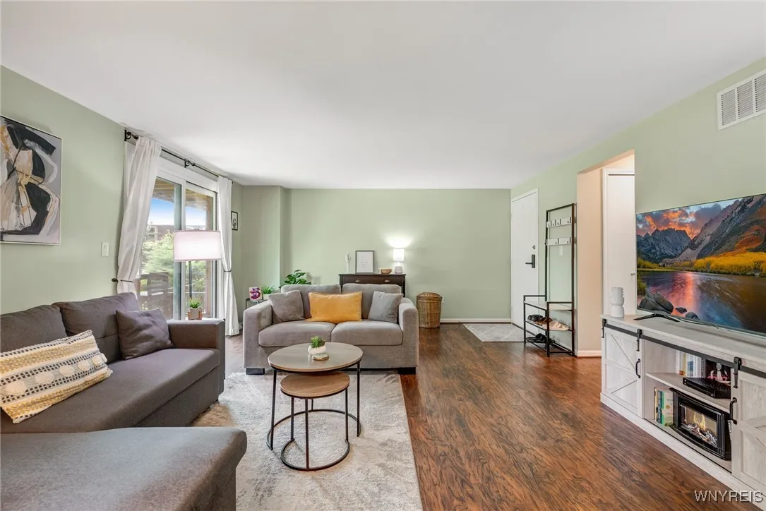 135 Charter Oaks Drive 1, Amherst, New York 14228, Amherst, New York 14228, 1 Bedroom Bedrooms, 4 Rooms Rooms,1 BathroomBathrooms,Residential,For Sale,135 Charter Oaks Drive 1, Amherst, New York 14228,B1619368
