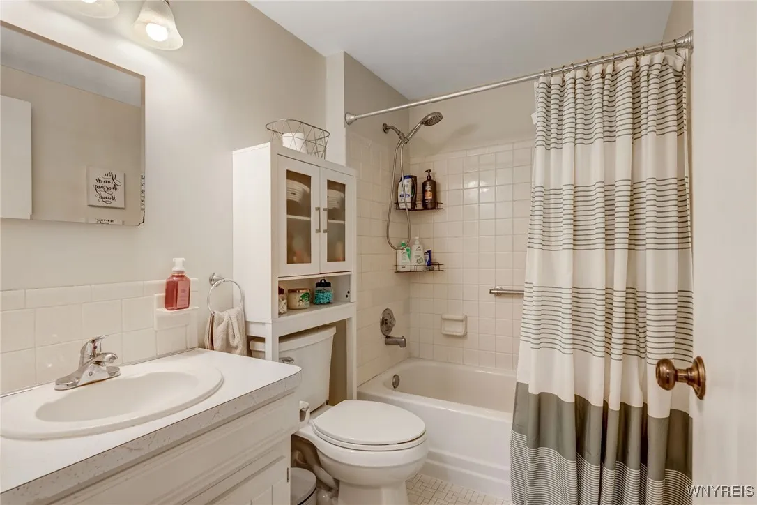 135 Charter Oaks Drive 1, Amherst, New York 14228, Amherst, New York 14228, 1 Bedroom Bedrooms, 4 Rooms Rooms,1 BathroomBathrooms,Residential,For Sale,135 Charter Oaks Drive 1, Amherst, New York 14228,B1619368