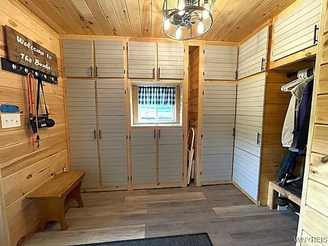 Mudroom & Storage