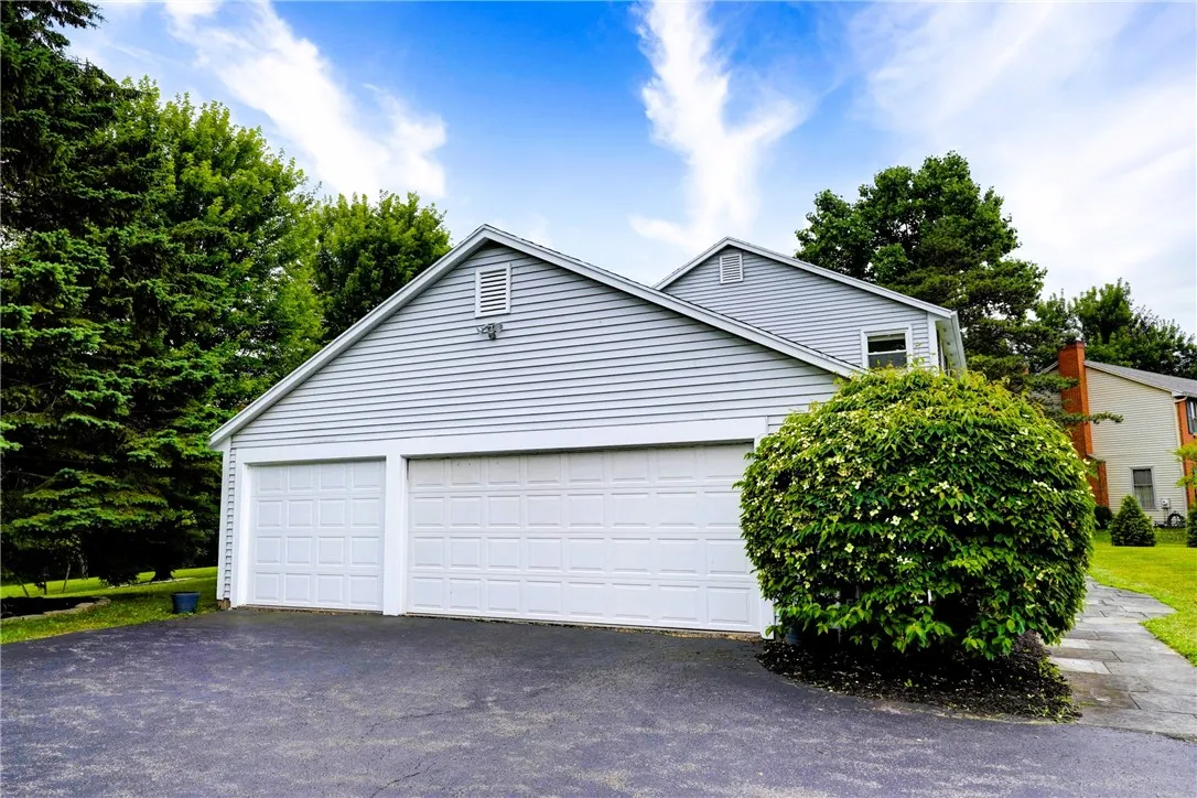 30 Copper Woods, Pittsford, New York 14534, Pittsford, New York 14534, 4 Bedrooms Bedrooms, 8 Rooms Rooms,2 BathroomsBathrooms,Residential,For Sale,30 Copper Woods, Pittsford, New York 14534,R1620747
