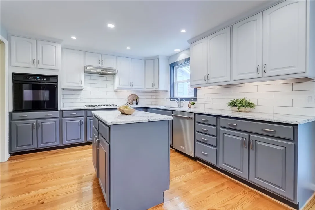 30 Copper Woods, Pittsford, New York 14534, Pittsford, New York 14534, 4 Bedrooms Bedrooms, 8 Rooms Rooms,2 BathroomsBathrooms,Residential,For Sale,30 Copper Woods, Pittsford, New York 14534,R1620747