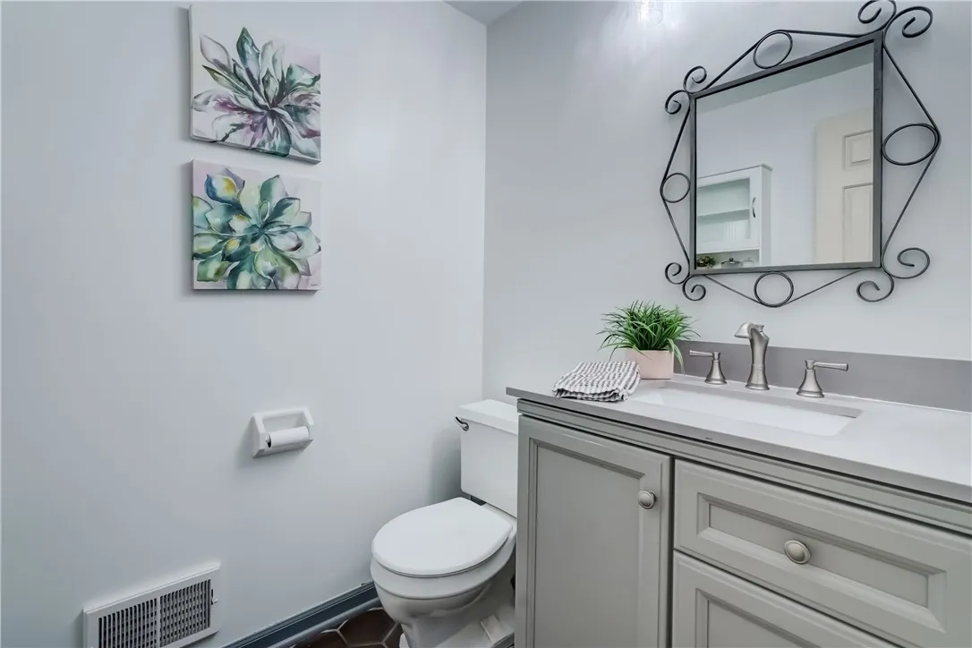 30 Copper Woods, Pittsford, New York 14534, Pittsford, New York 14534, 4 Bedrooms Bedrooms, 8 Rooms Rooms,2 BathroomsBathrooms,Residential,For Sale,30 Copper Woods, Pittsford, New York 14534,R1620747