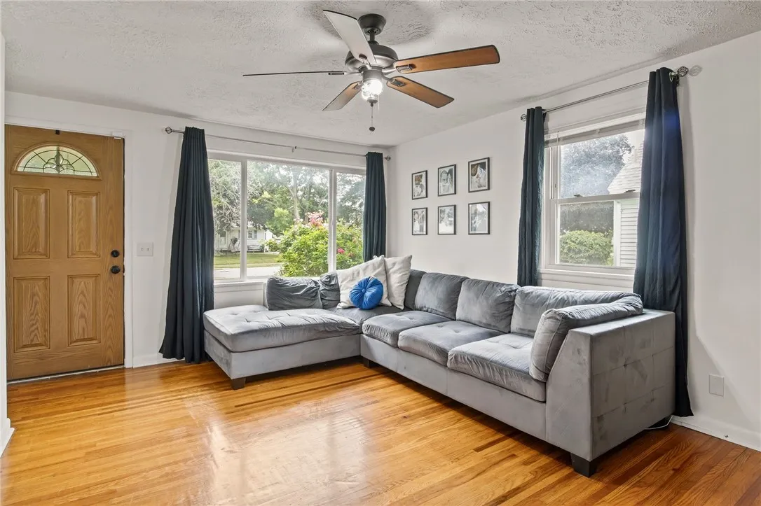 70 Ridgewood Road, Greece, New York 14626, Greece, New York 14626, 2 Bedrooms Bedrooms, 6 Rooms Rooms,2 BathroomsBathrooms,Residential,Closed,70 Ridgewood Road, Greece, New York 14626,0,R1617980