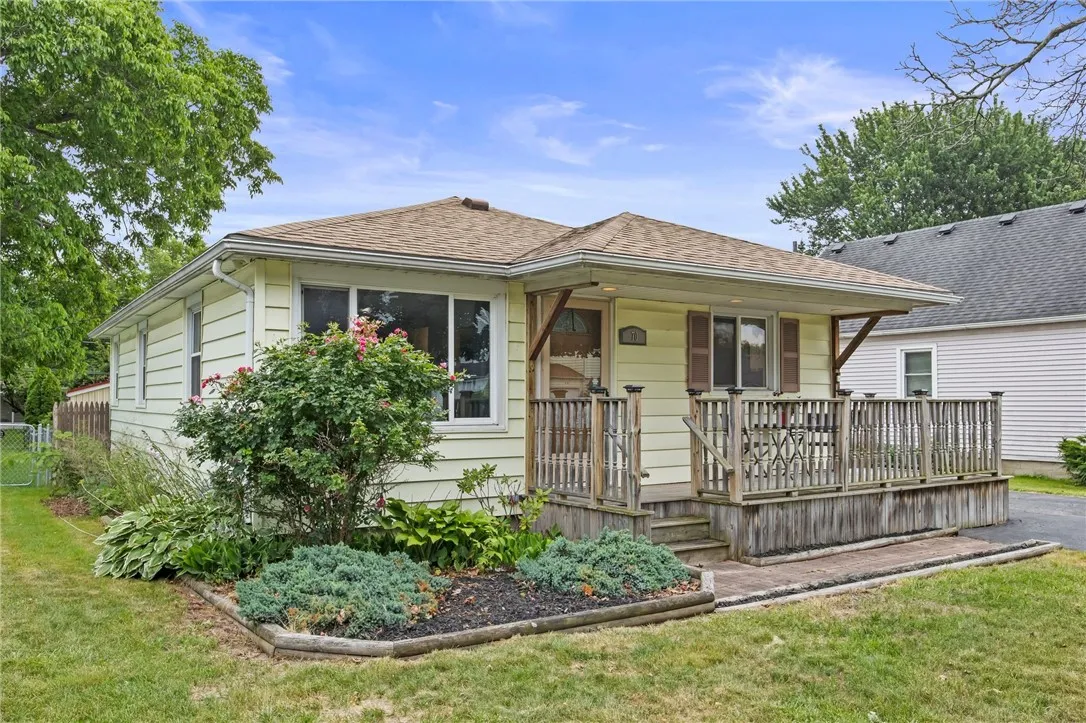70 Ridgewood Road, Greece, New York 14626, Greece, New York 14626, 2 Bedrooms Bedrooms, 6 Rooms Rooms,2 BathroomsBathrooms,Residential,Closed,70 Ridgewood Road, Greece, New York 14626,0,R1617980