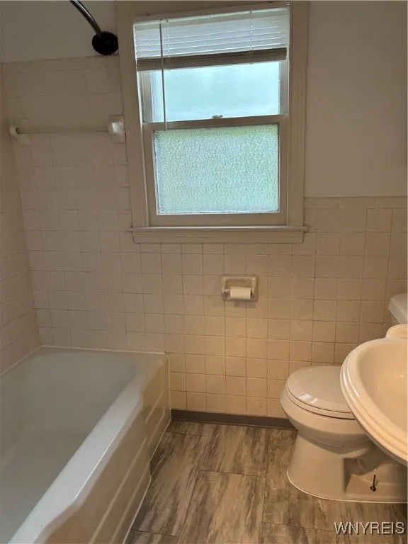 620 Beach Road, Cheektowaga, New York 14225, Cheektowaga, New York 14225, 2 Bedrooms Bedrooms, 5 Rooms Rooms,1 BathroomBathrooms,Residential Lease,For Rent,620 Beach Road, Cheektowaga, New York 14225,B1621519