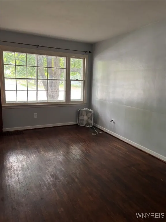 620 Beach Road, Cheektowaga, New York 14225, Cheektowaga, New York 14225, 2 Bedrooms Bedrooms, 5 Rooms Rooms,1 BathroomBathrooms,Residential Lease,For Rent,620 Beach Road, Cheektowaga, New York 14225,B1621519
