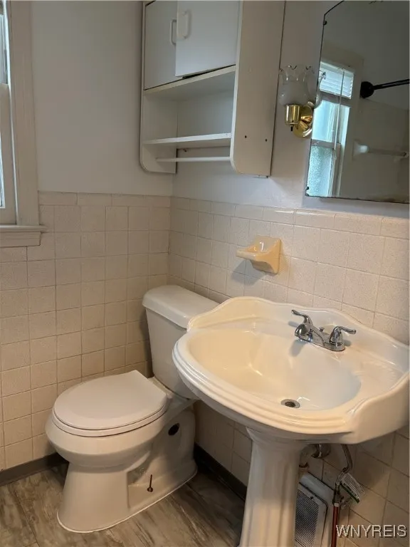 620 Beach Road, Cheektowaga, New York 14225, Cheektowaga, New York 14225, 2 Bedrooms Bedrooms, 5 Rooms Rooms,1 BathroomBathrooms,Residential Lease,For Rent,620 Beach Road, Cheektowaga, New York 14225,B1621519