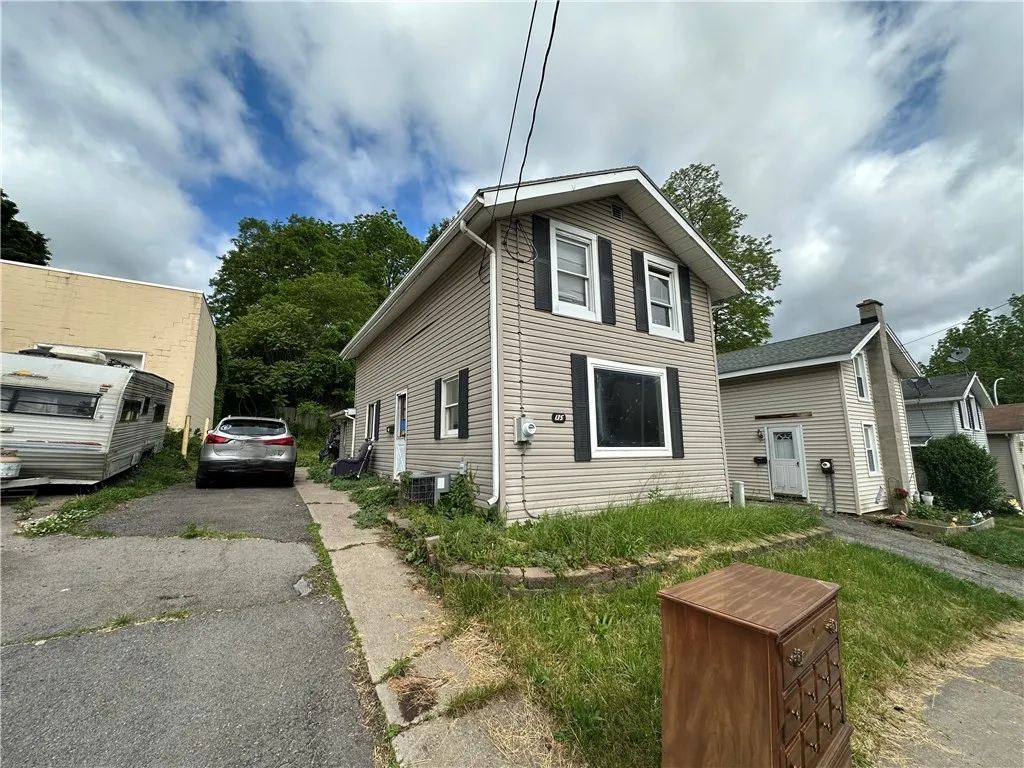 135 William Street, Palmyra, New York 14522, Palmyra, New York 14522, 3 Bedrooms Bedrooms, 6 Rooms Rooms,1 BathroomBathrooms,Residential,For Sale,135 William Street, Palmyra, New York 14522,R1619855