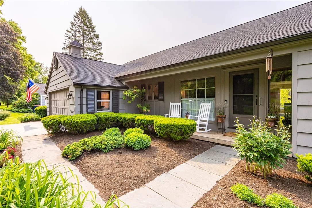 39 North Country Club Drive, Pittsford, New York 1, Pittsford, New York 14618, 3 Bedrooms Bedrooms, 9 Rooms Rooms,3 BathroomsBathrooms,Residential,Closed,39 North Country Club Drive, Pittsford, New York 1,0,R1621520