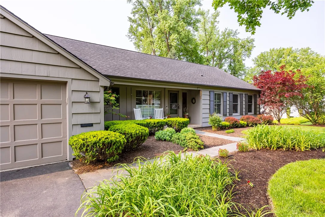 39 North Country Club Drive, Pittsford, New York 1, Pittsford, New York 14618, 3 Bedrooms Bedrooms, 9 Rooms Rooms,3 BathroomsBathrooms,Residential,Closed,39 North Country Club Drive, Pittsford, New York 1,0,R1621520