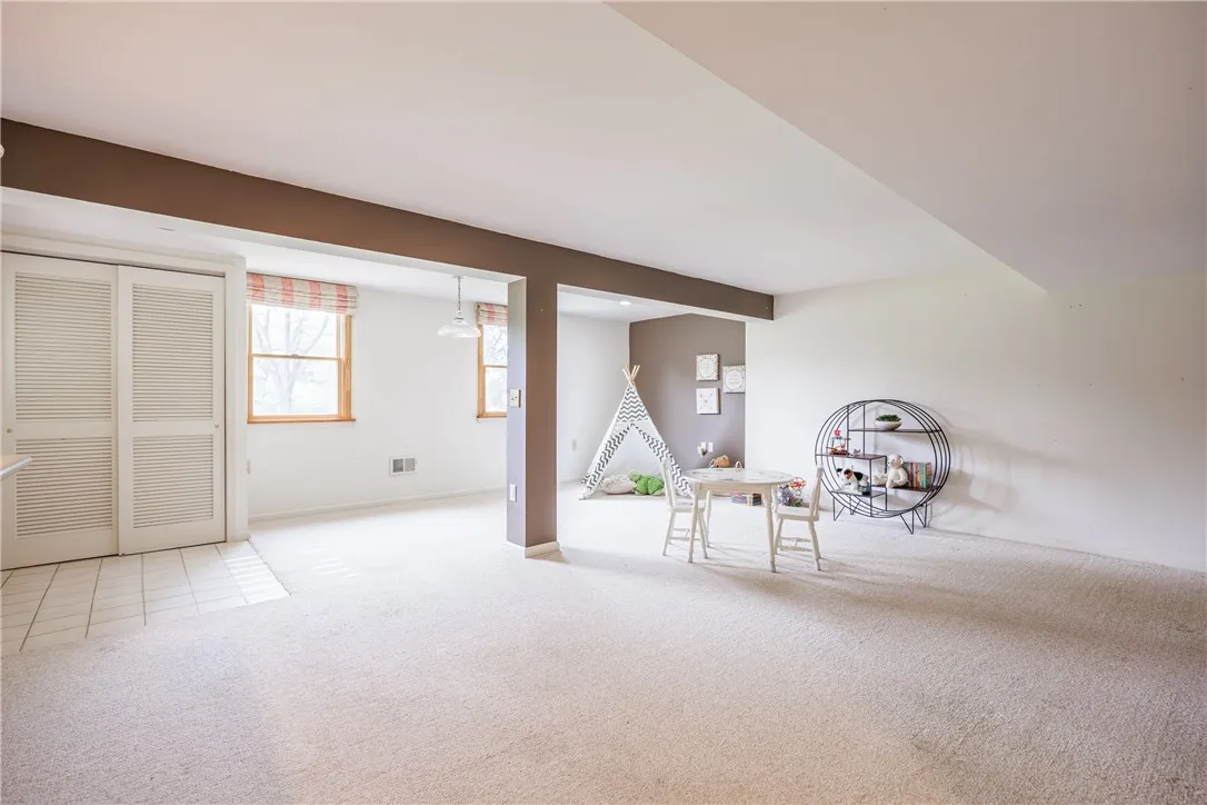 39 North Country Club Drive, Pittsford, New York 1, Pittsford, New York 14618, 3 Bedrooms Bedrooms, 9 Rooms Rooms,3 BathroomsBathrooms,Residential,Closed,39 North Country Club Drive, Pittsford, New York 1,0,R1621520
