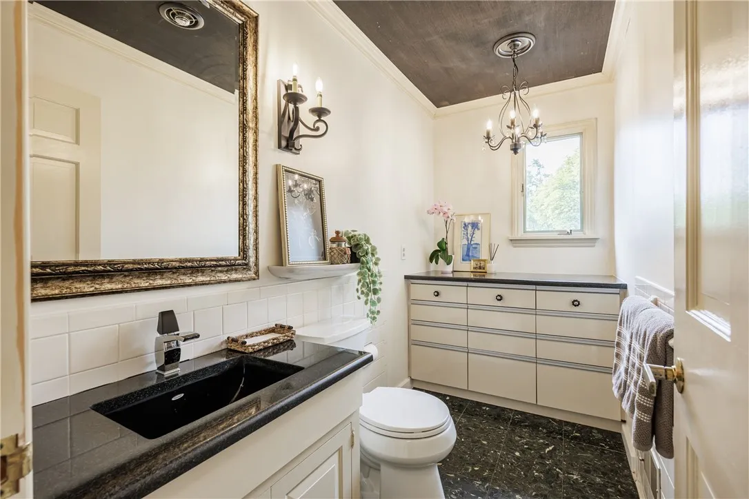 39 North Country Club Drive, Pittsford, New York 1, Pittsford, New York 14618, 3 Bedrooms Bedrooms, 9 Rooms Rooms,3 BathroomsBathrooms,Residential,Closed,39 North Country Club Drive, Pittsford, New York 1,0,R1621520