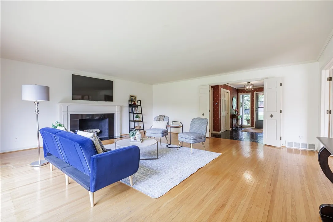 39 North Country Club Drive, Pittsford, New York 1, Pittsford, New York 14618, 3 Bedrooms Bedrooms, 9 Rooms Rooms,3 BathroomsBathrooms,Residential,Closed,39 North Country Club Drive, Pittsford, New York 1,0,R1621520