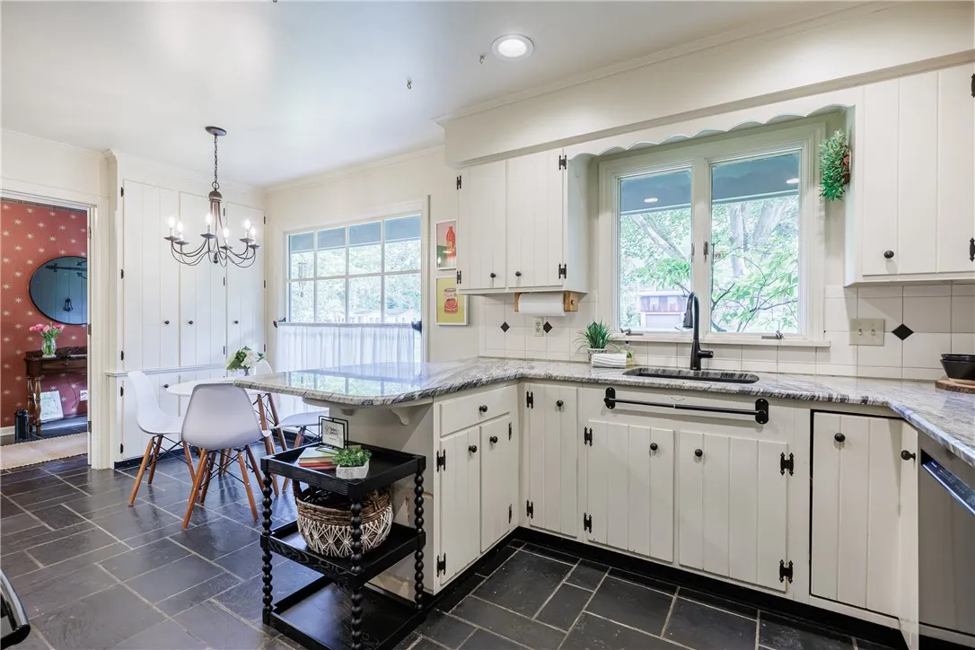 39 North Country Club Drive, Pittsford, New York 1, Pittsford, New York 14618, 3 Bedrooms Bedrooms, 9 Rooms Rooms,3 BathroomsBathrooms,Residential,Closed,39 North Country Club Drive, Pittsford, New York 1,0,R1621520