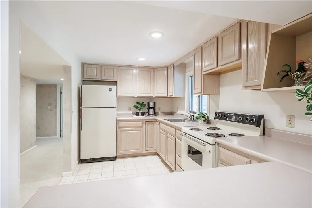 39 North Country Club Drive, Pittsford, New York 1, Pittsford, New York 14618, 3 Bedrooms Bedrooms, 9 Rooms Rooms,3 BathroomsBathrooms,Residential,Closed,39 North Country Club Drive, Pittsford, New York 1,0,R1621520