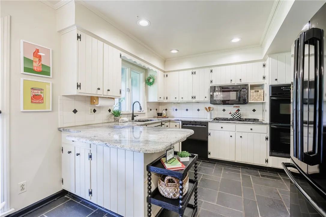 39 North Country Club Drive, Pittsford, New York 1, Pittsford, New York 14618, 3 Bedrooms Bedrooms, 9 Rooms Rooms,3 BathroomsBathrooms,Residential,Closed,39 North Country Club Drive, Pittsford, New York 1,0,R1621520