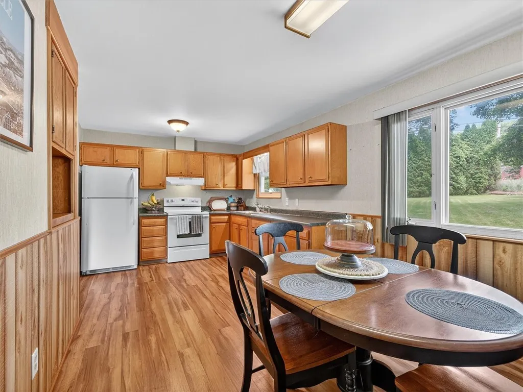 144 Hamden Cir, Parma, New York 14468, Parma, New York 14468, 3 Bedrooms Bedrooms, 6 Rooms Rooms,1 BathroomBathrooms,Residential,For Sale,144 Hamden Cir, Parma, New York 14468,R1621503
