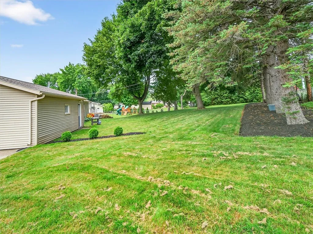 144 Hamden Cir, Parma, New York 14468, Parma, New York 14468, 3 Bedrooms Bedrooms, 6 Rooms Rooms,1 BathroomBathrooms,Residential,For Sale,144 Hamden Cir, Parma, New York 14468,R1621503