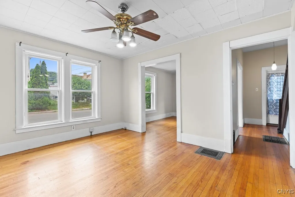 109 Center Street, Geddes, New York 13209, Geddes, New York 13209, 3 Bedrooms Bedrooms, 8 Rooms Rooms,1 BathroomBathrooms,Residential Lease,For Rent,109 Center Street, Geddes, New York 13209,S1621555