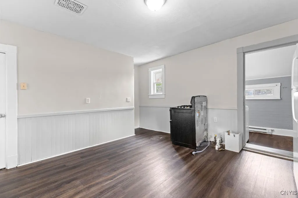 109 Center Street, Geddes, New York 13209, Geddes, New York 13209, 3 Bedrooms Bedrooms, 8 Rooms Rooms,1 BathroomBathrooms,Residential Lease,For Rent,109 Center Street, Geddes, New York 13209,S1621555