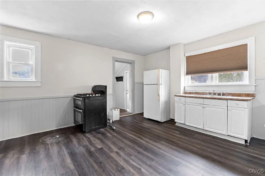 109 Center Street, Geddes, New York 13209, Geddes, New York 13209, 3 Bedrooms Bedrooms, 8 Rooms Rooms,1 BathroomBathrooms,Residential Lease,For Rent,109 Center Street, Geddes, New York 13209,S1621555