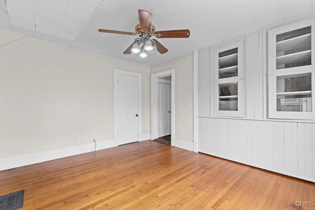 109 Center Street, Geddes, New York 13209, Geddes, New York 13209, 3 Bedrooms Bedrooms, 8 Rooms Rooms,1 BathroomBathrooms,Residential Lease,For Rent,109 Center Street, Geddes, New York 13209,S1621555