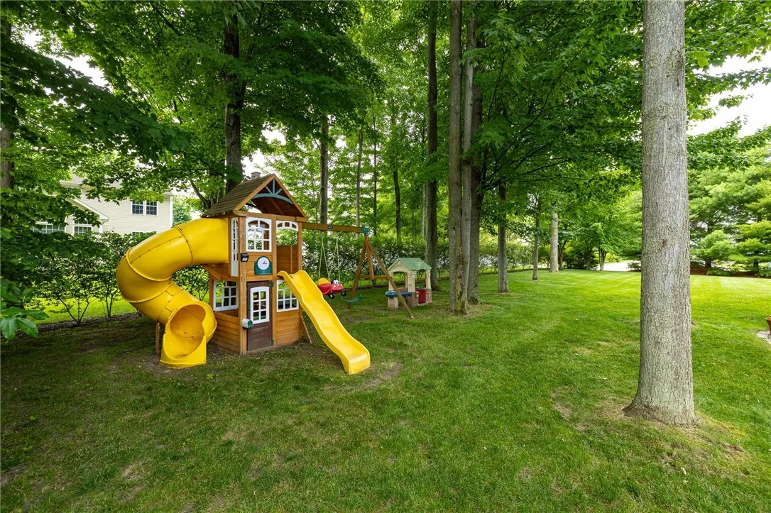 513 Deer Haven Drive, Webster, New York 14580, Webster, New York 14580, 4 Bedrooms Bedrooms, 9 Rooms Rooms,2 BathroomsBathrooms,Residential,For Sale,513 Deer Haven Drive, Webster, New York 14580,R1620458