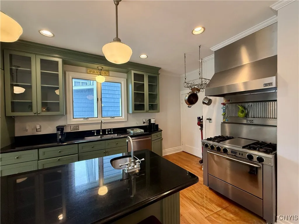 135 Hampton Road, Syracuse, New York 13203, Syracuse, New York 13203, 4 Bedrooms Bedrooms, 9 Rooms Rooms,2 BathroomsBathrooms,Residential,For Sale,135 Hampton Road, Syracuse, New York 13203,S1620987