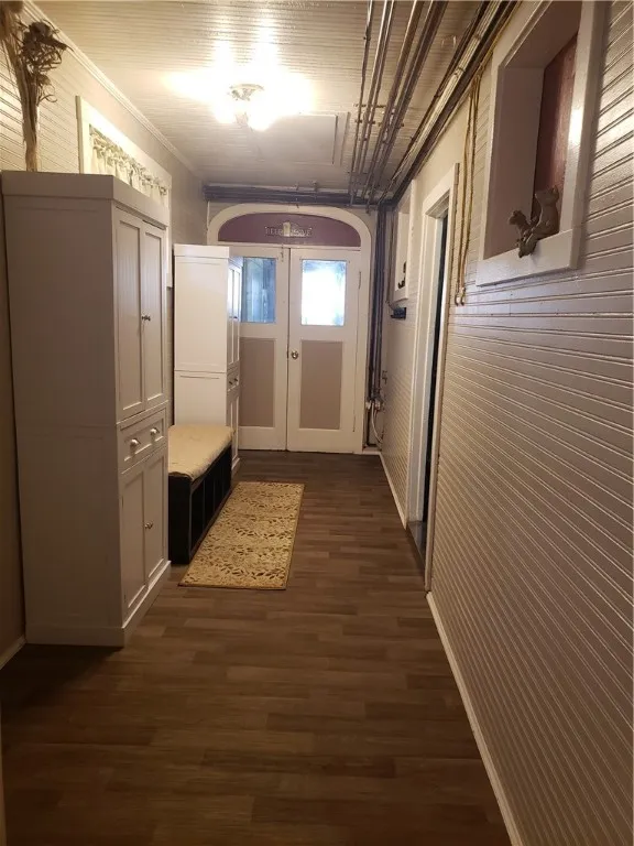 Breezeway/ Mudroom Breezeway/ Mudroom