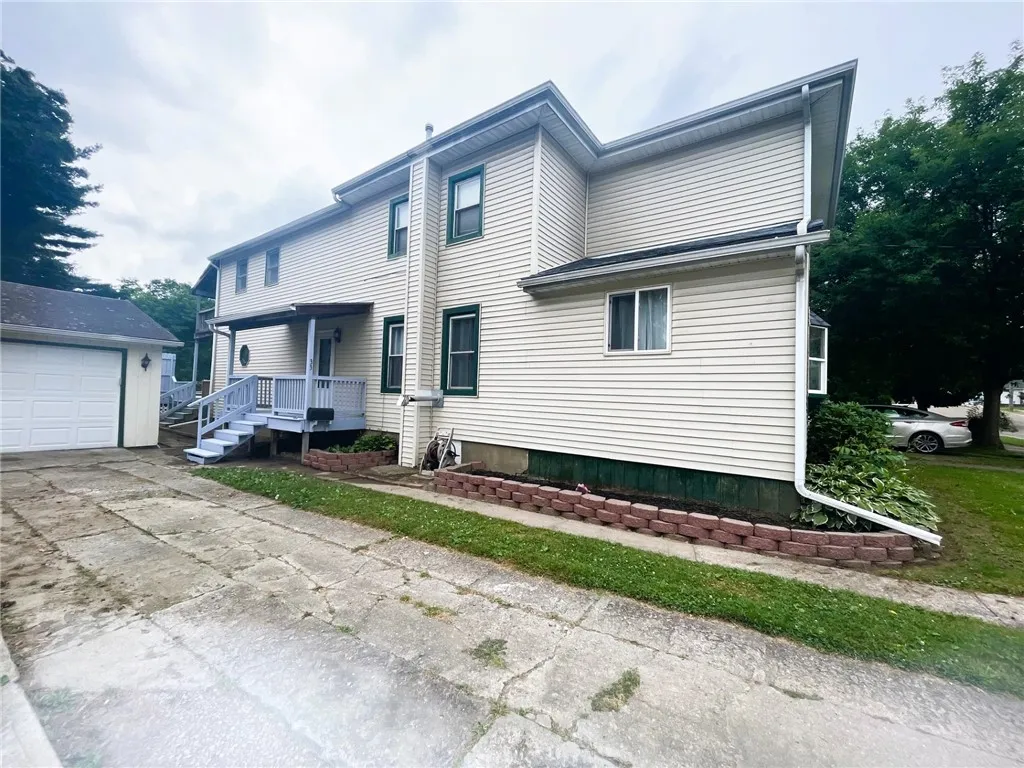 33 East Vanscoter Street, Hornell, New York 14843, Hornell, New York 14843, 3 Bedrooms Bedrooms, 7 Rooms Rooms,2 BathroomsBathrooms,Residential,Closed,33 East Vanscoter Street, Hornell, New York 14843,R1621305