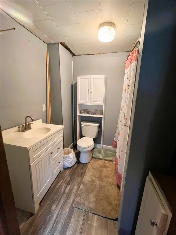 upstairs full bathroom
