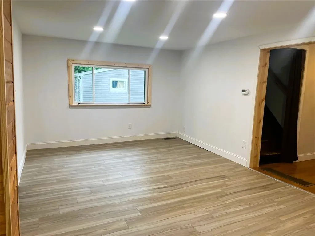 33 East Vanscoter Street, Hornell, New York 14843, Hornell, New York 14843, 3 Bedrooms Bedrooms, 7 Rooms Rooms,2 BathroomsBathrooms,Residential,Closed,33 East Vanscoter Street, Hornell, New York 14843,R1621305