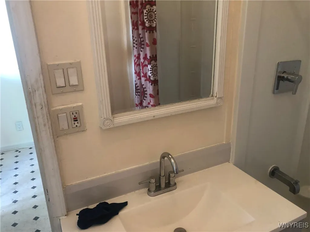 528 Ferry Avenue, Niagara Falls, New York 14301, Niagara Falls, New York 14301, ,Commercial Sale,For Sale,528 Ferry Avenue, Niagara Falls, New York 14301,B1618396