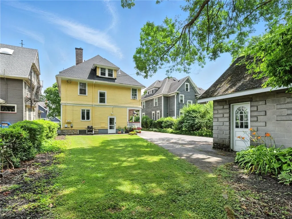 221 Westminster Road, Rochester, New York 14607, Rochester, New York 14607, 2 Bedrooms Bedrooms, 5 Rooms Rooms,1 BathroomBathrooms,Residential Lease,Closed,221 Westminster Road, Rochester, New York 14607,R1621117