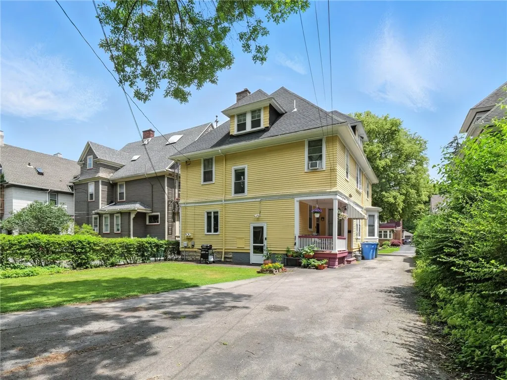 221 Westminster Road, Rochester, New York 14607, Rochester, New York 14607, 2 Bedrooms Bedrooms, 5 Rooms Rooms,1 BathroomBathrooms,Residential Lease,Closed,221 Westminster Road, Rochester, New York 14607,R1621117